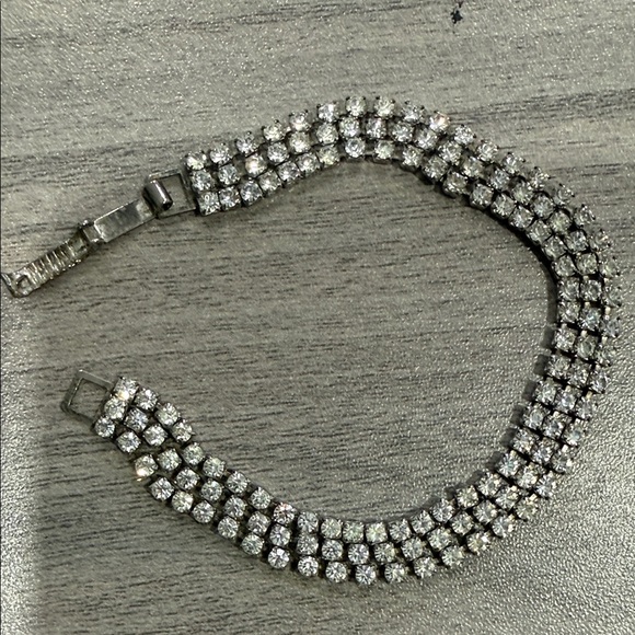 Jewelry - Vintage  Silver Tone Bracelet